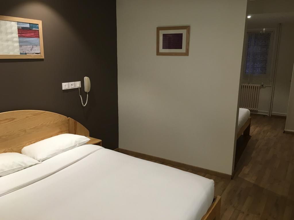 Hotel Saint Jean ブールジュ 部屋 写真