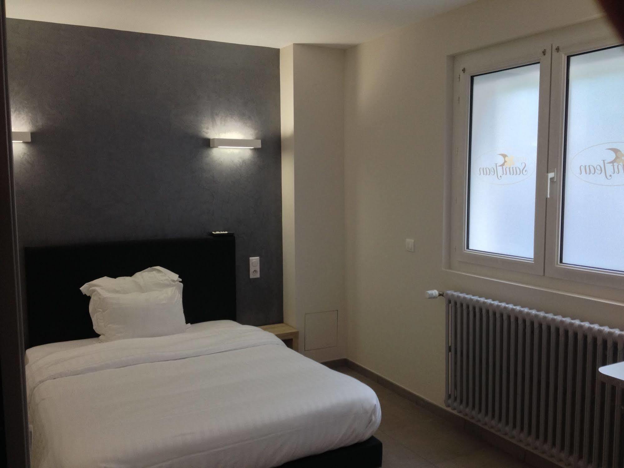 Hotel Saint Jean ブールジュ エクステリア 写真